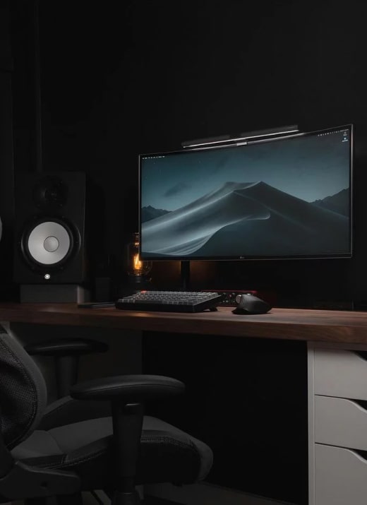 post 12 ديسمبر، 2022 dark desk setup img opt - الشركة الهندسية - تجهيزات الفنادق - تجهيزات الشركات - معدات نظافة